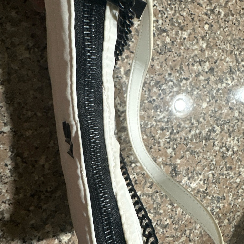 Steve Madden White Quilted Women's Bag - Picture 3 of 7